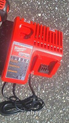 Kit d'outils sans fil 18v Milwaukee Drill / Driver avec 2 batteries, chargeur et sac