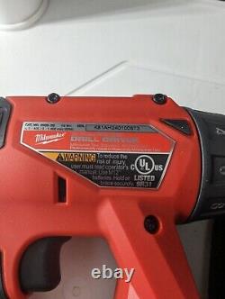 Milwaukee 2505-22 12V 4-en-1 Installation 3/8 Perceuse Visseuse avec 4 Têtes d'Outils O32